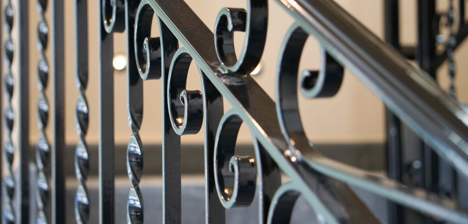 Mensija Railings